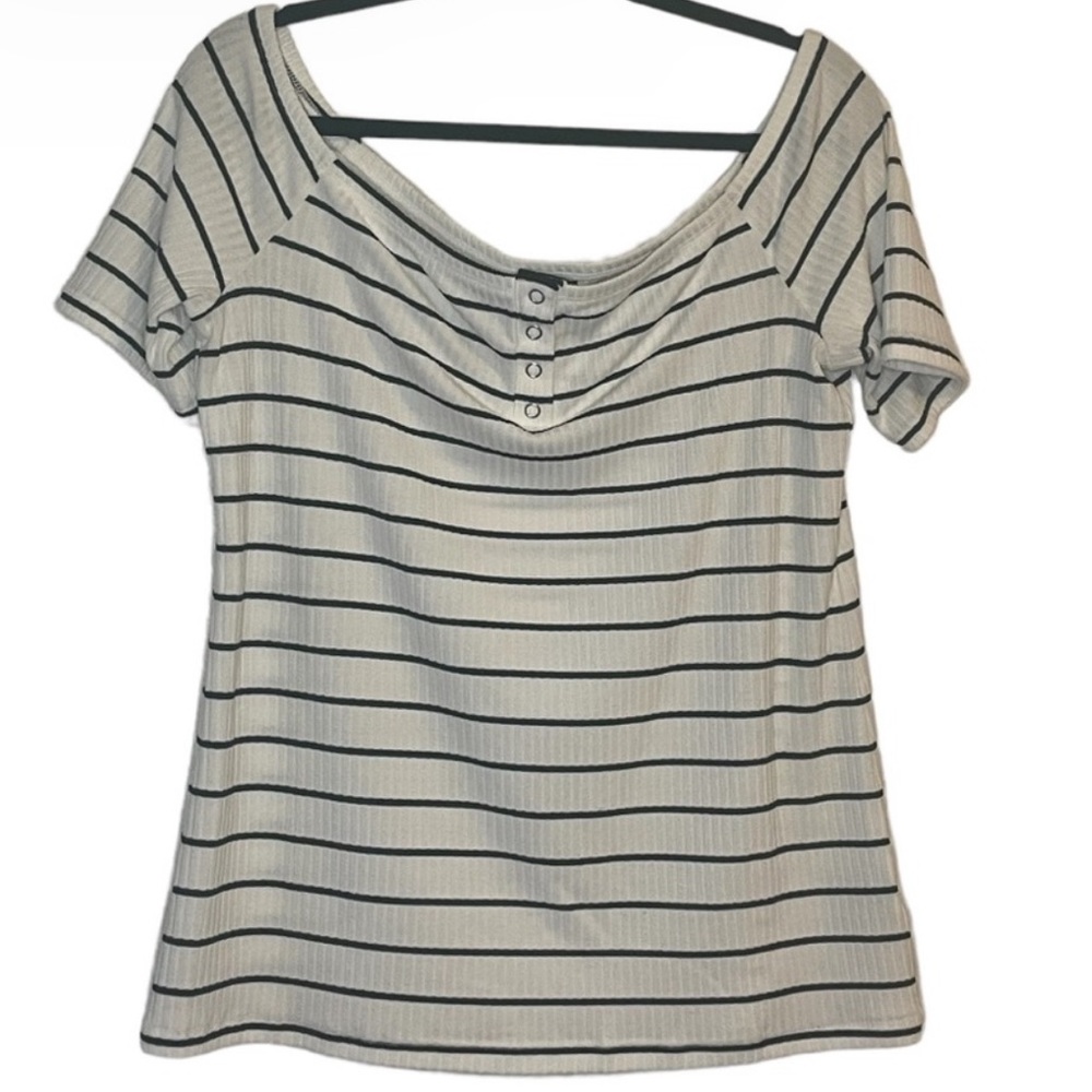 TORRID 1 Plus Size White Black Stripe Ribbed Off-Shoulder Henley Short Sleeve 1X - Picture 11 of 14